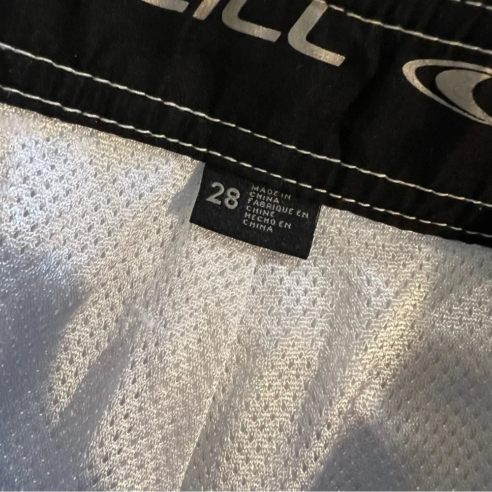 🩷 O’Neill Men’s White and Blue Plaid Lined Board Shorts - Size 28